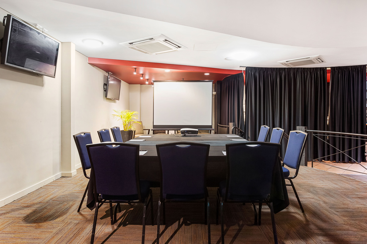 The Geckos Meeting room features a conference table, chairs, TV and projector screen